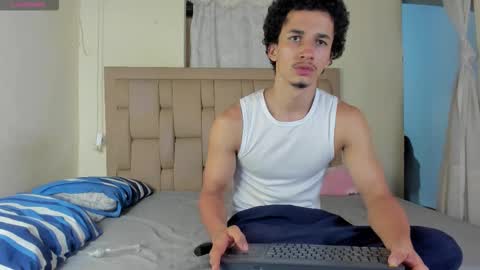 Stepcouple   online show from September 28, 2025, 10:15 pm