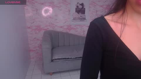 Stephania online show from January 9, 2025, 9:27 am