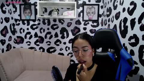 Stephania online show from February 6, 2025, 11:54 am