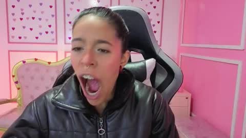 Stephania online show from September 26, 2025, 11:36 am