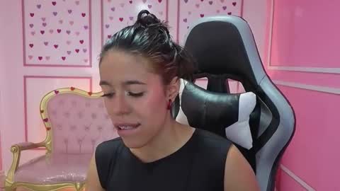 Stephania online show from October 11, 2025, 11:42 am