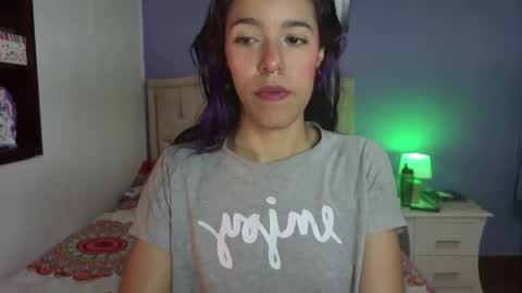 Snapshot of stephania_t chatting on April 22, 2026, 3:35 pm Stephania online show from April 22, 2026, 3:35 pm