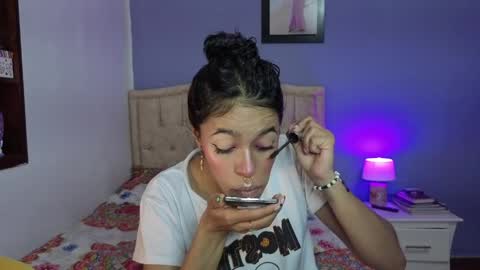 Snapshot of stephania_t chatting on May 8, 2026, 3:17 pm Stephania online show from May 8, 2026, 3:17 pm