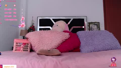 Snapshot of stephanie_golden chatting on October 2, 2025, 7:43 pm IG stephani 3333 online show from October 2, 2025, 7:43 pm