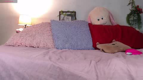 Snapshot of stephanie_golden chatting on April 8, 2026, 1:11 pm IG stephani 3333 online show from April 8, 2026, 1:11 pm