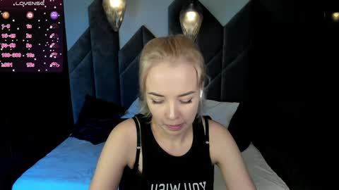 Snapshot of stephanie_sea chatting on February 5, 2025, 5:52 am Stephanie Sea online show from February 5, 2025, 5:52 am