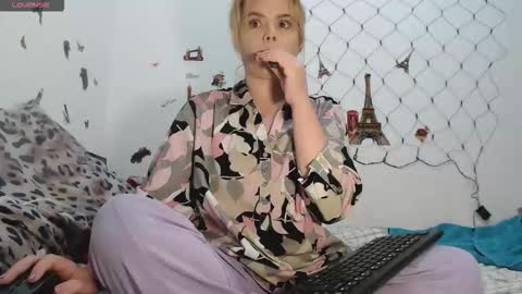 Stephanie   online show from October 2, 2025, 9:38 am