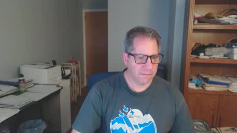 stephenhal9 online show from April 15, 2026, 4:52 am