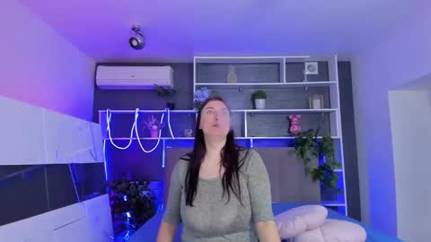 Snapshot of stephierousee chatting on April 27, 2026, 5:16 am Stephie online show from April 27, 2026, 5:16 am
