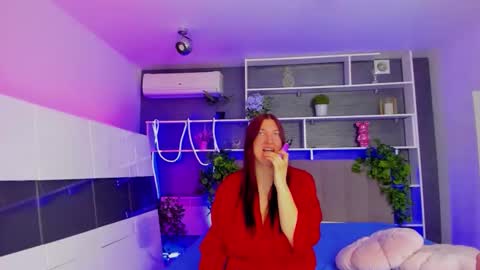 Snapshot of stephierousee chatting on May 18, 2026, 5:35 am Stephie online show from May 18, 2026, 5:35 am