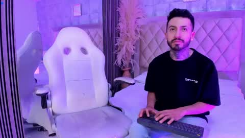 stevenandlaura_ online show from May 5, 2026, 9:01 pm