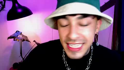 Daniel Steven Navarro online show from April 5, 2026, 9:23 pm