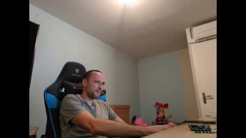 stickolive1 online show from September 17, 2025, 8:43 pm