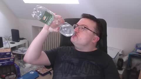 Oliver online show from April 8, 2026, 12:49 pm