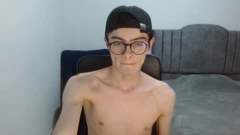 Snapshot of stiv_grant chatting on June 3, 2026, 11:32 pm stiv_grant online show from June 3, 2026, 11:32 pm