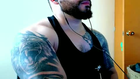 stiven253958 online show from April 26, 2026, 4:04 pm