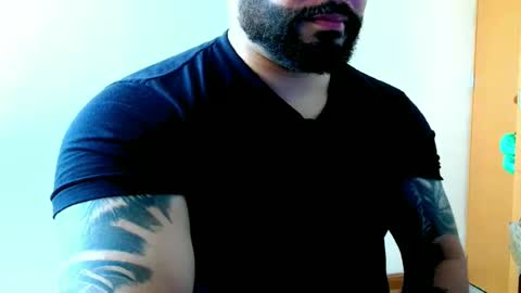 stiven253958 online show from April 28, 2026, 6:02 pm