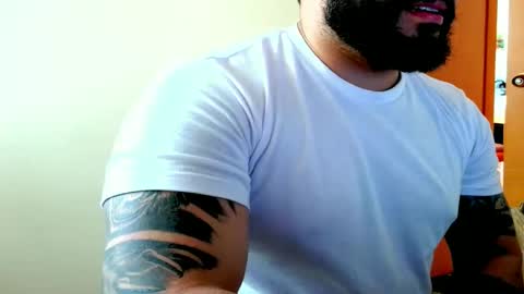 stiven253958 online show from May 8, 2026, 4:56 pm