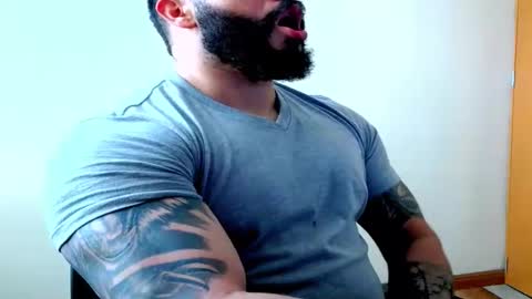 stiven253958 online show from May 12, 2026, 3:53 pm