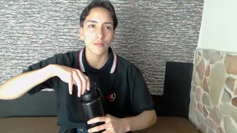 stivenluke online show from February 18, 2025, 3:42 am
