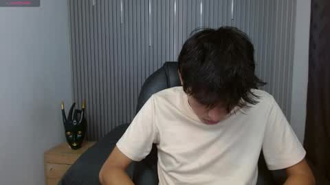 Stiwen online show from April 8, 2026, 1:44 pm