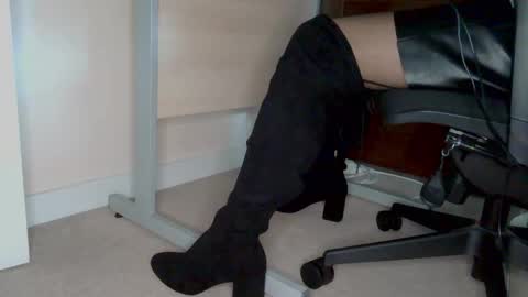 stockings_stockings online show from March 5, 2026, 10:55 am