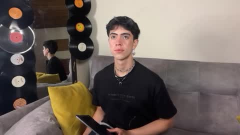 Snapshot of stolas_ying chatting on February 15, 2026, 10:50 pm Stolas online show from February 15, 2026, 10:50 pm