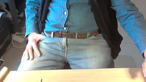 Snapshot of str8_dave chatting on December 15, 2025, 12:09 pm Dave online show from December 15, 2025, 12:09 pm