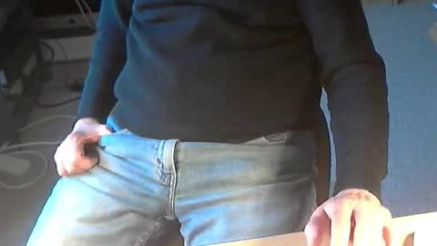 Snapshot of str8_dave chatting on December 19, 2025, 3:41 pm Dave online show from December 19, 2025, 3:41 pm