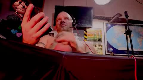 Str8 online show from October 22, 2025, 4:40 pm