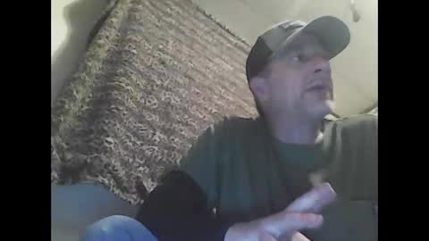 Snapshot of straightmaletouse chatting on April 28, 2026, 4:39 am straightmaletouse online show from April 28, 2026, 4:39 am