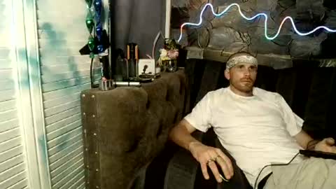 straitpipermann22 online show from August 5, 2026, 2:25 am