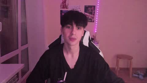 Snapshot of stralght_twinks chatting on December 2, 2024, 11:29 pm Ray online show from December 2, 2024, 11:29 pm