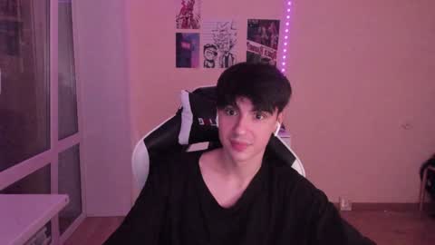 Snapshot of stralght_twinks chatting on December 4, 2024, 4:54 am Ray online show from December 4, 2024, 4:54 am