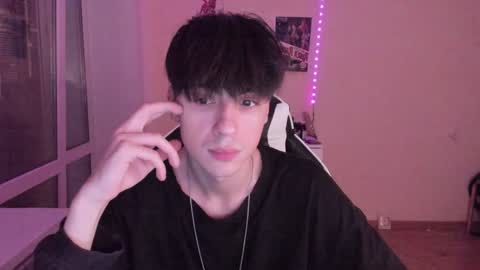 Snapshot of stralght_twinks chatting on December 5, 2024, 2:53 am Ray online show from December 5, 2024, 2:53 am