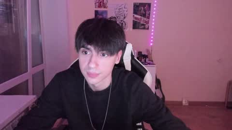 Snapshot of stralght_twinks chatting on December 5, 2024, 5:59 am Ray online show from December 5, 2024, 5:59 am