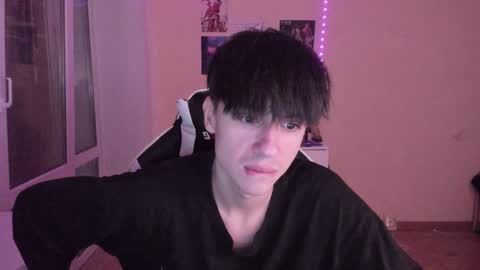 Snapshot of stralght_twinks chatting on December 7, 2024, 1:36 am Ray online show from December 7, 2024, 1:36 am