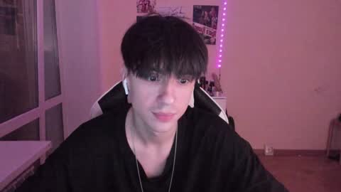 Snapshot of stralght_twinks chatting on December 8, 2024, 3:32 am Ray online show from December 8, 2024, 3:32 am