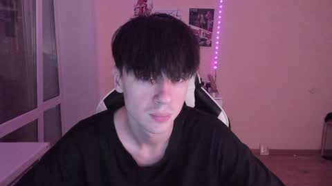 Snapshot of stralght_twinks chatting on December 9, 2024, 4:34 am Ray online show from December 9, 2024, 4:34 am