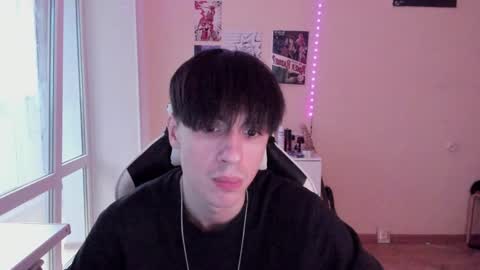 Snapshot of stralght_twinks chatting on December 9, 2024, 10:43 am Ray online show from December 9, 2024, 10:43 am