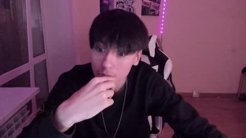 Snapshot of stralght_twinks chatting on December 9, 2024, 1:45 pm Ray online show from December 9, 2024, 1:45 pm