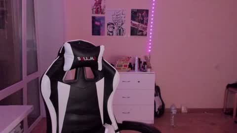 Snapshot of stralght_twinks chatting on December 10, 2024, 5:28 am Ray online show from December 10, 2024, 5:28 am