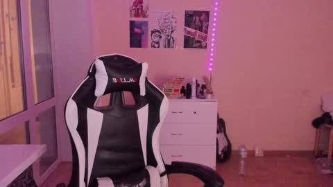 Snapshot of stralght_twinks chatting on December 12, 2024, 6:14 am Ray online show from December 12, 2024, 6:14 am