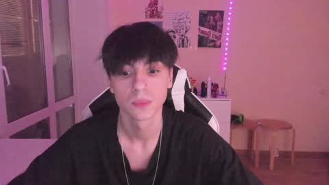 Snapshot of stralght_twinks chatting on December 16, 2024, 3:54 pm Ray online show from December 16, 2024, 3:54 pm