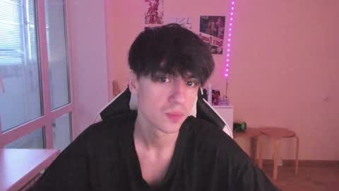 Snapshot of stralght_twinks chatting on December 19, 2024, 12:34 pm Ray online show from December 19, 2024, 12:34 pm