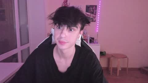 Snapshot of stralght_twinks chatting on December 28, 2024, 12:47 am Ray online show from December 28, 2024, 12:47 am