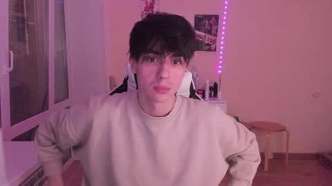 Snapshot of stralght_twinks chatting on January 7, 2025, 3:46 am Ray online show from January 7, 2025, 3:46 am