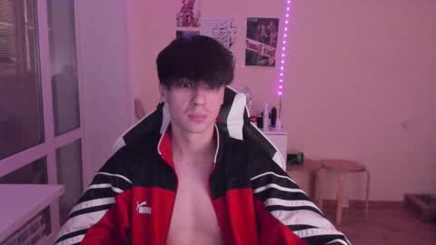 Snapshot of stralght_twinks chatting on January 8, 2025, 5:05 am Ray online show from January 8, 2025, 5:05 am