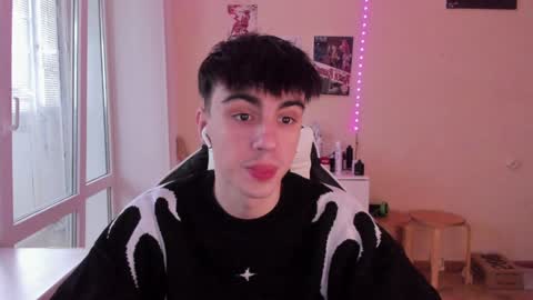 Snapshot of stralght_twinks chatting on January 11, 2025, 8:43 am Ray online show from January 11, 2025, 8:43 am