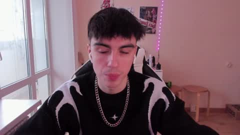 Snapshot of stralght_twinks chatting on January 13, 2025, 7:43 am Ray online show from January 13, 2025, 7:43 am